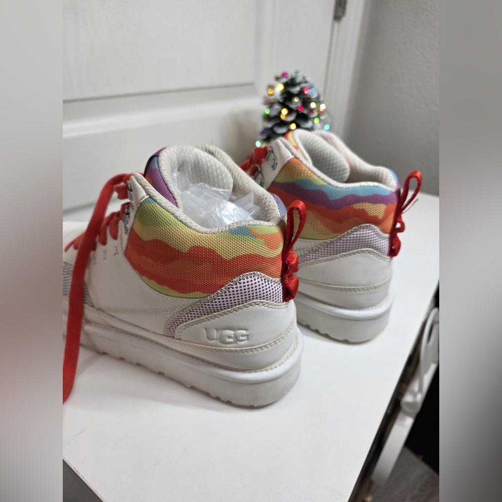 Ugg✨Pride Highland Hi Cali Collage Sneaker✨High Top Water Resistant•LIKE NEW• 9 - Picture 7 of 14